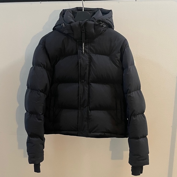 Aritzia Jackets & Blazers - Aritzia The Super Puff Shorty Black Jacket with Hood